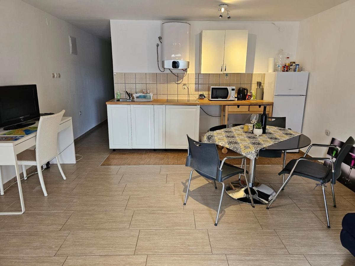 Apartments Antonia - S. Novalja Stara Novalja Esterno foto
