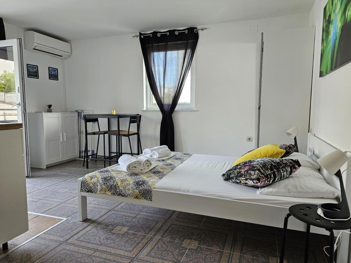 Apartments Antonia - S. Novalja Stara Novalja Esterno foto